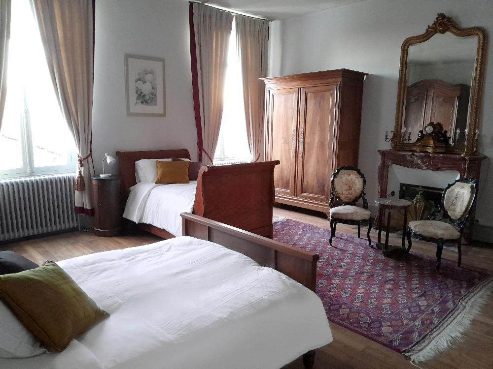 Chambres D'Hotes Montbron Luchapt Екстер'єр фото